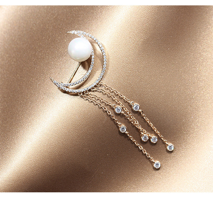 月明珠【高亮珍珠月亮胸针女】防走光流苏气质高档别针收腰神器