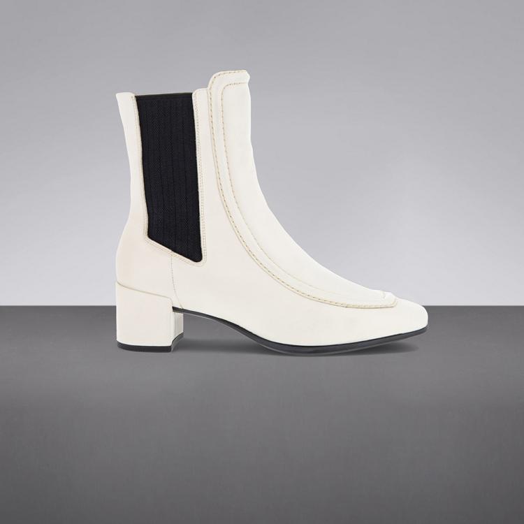 Ecco 切尔西靴 女靴粗跟皮靴女 型塑290743 In White