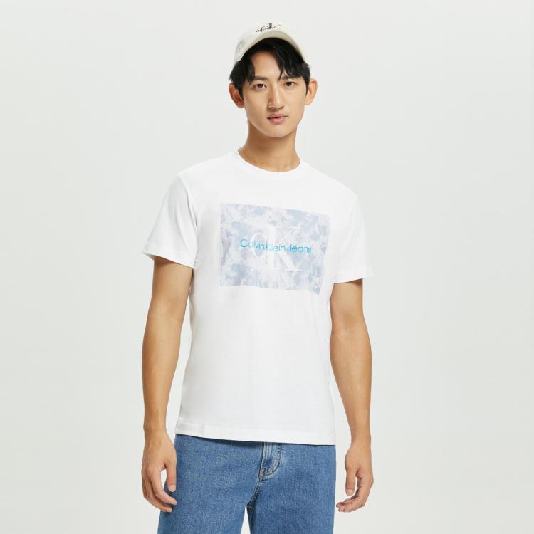 Calvin Klein Ck Jeans夏季男士时尚印花logo纯棉透气简约圆领短袖t恤j321530 In White
