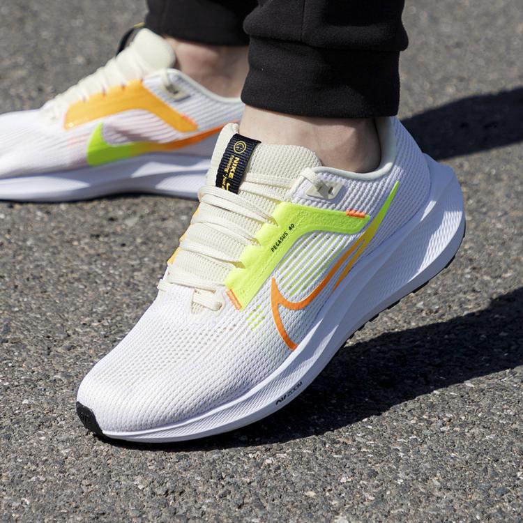 Nike Air Zoom低帮跑步鞋舒适休闲男鞋户外健身运动鞋 In White
