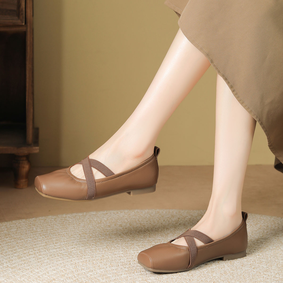 方头玛丽珍鞋休闲平低跟套脚芭蕾鞋2024年春季时尚软底女单鞋