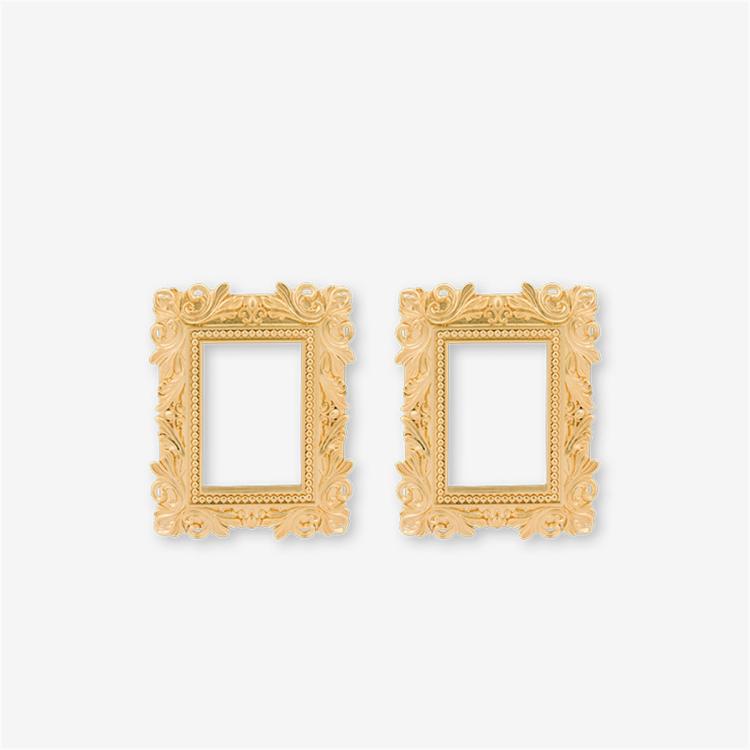 Moschino /莫斯奇诺 秋冬女士baroque Frame耳环 In Gold