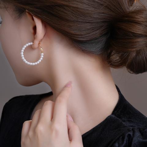 诺米美物 925银针法式复古圈圈耳环女高亮仿珍珠耳圈轻奢优雅圈圈耳饰 图片 3