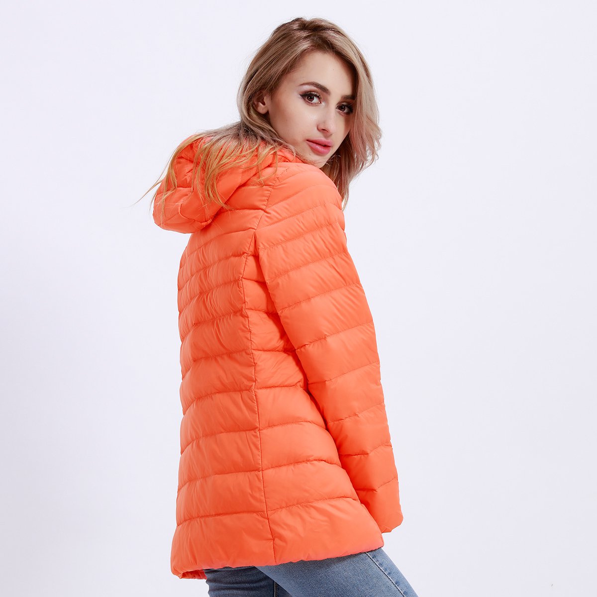 宝美beaume 冬款90%白鸭绒女款户外羽绒服中长款连帽轻薄保暖修身版型