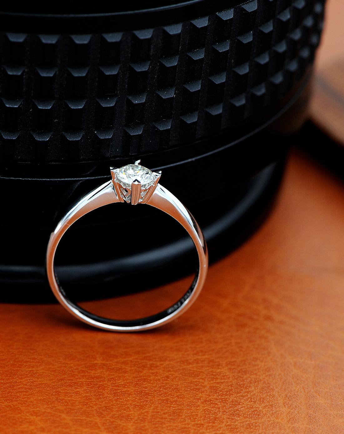 古莉 白18k金25分钻石戒指心形四爪镶嵌皇冠经典款式