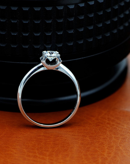 古莉pt950铂金40分h色钻石戒指经典卡地亚牛头戒托镶嵌