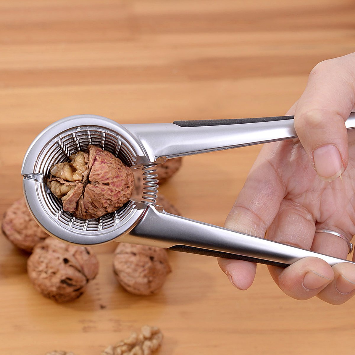 高端锌合金核桃夹子剥核夹山核桃剥壳器工具家用开坚果的神器榛子夹