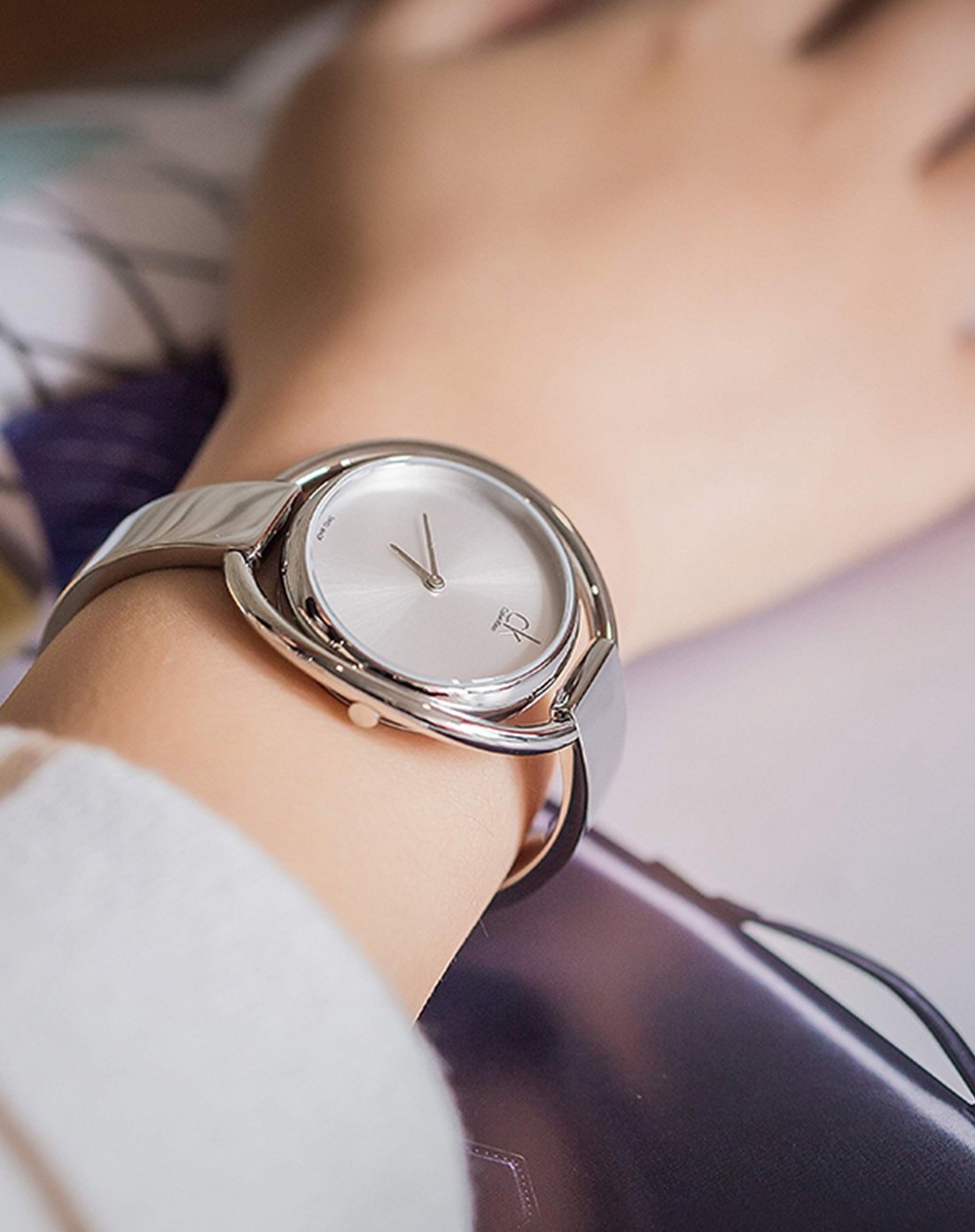 ck-impetuous系列双圈手镯石英女表白色