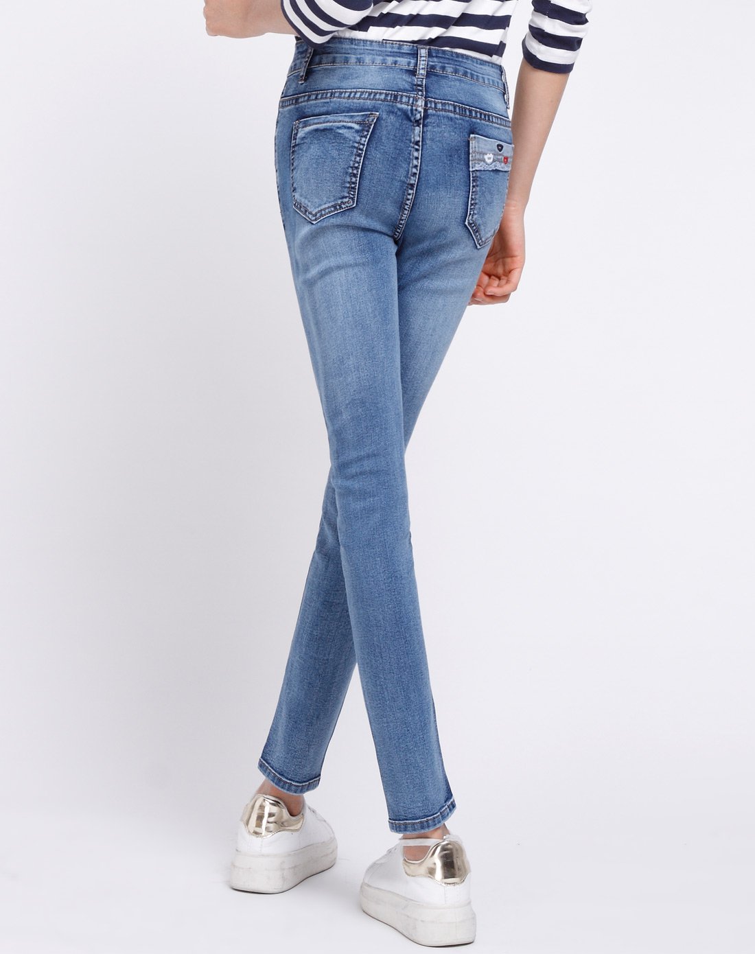 百圆裤业女款时尚翻边修身小脚牛仔裤