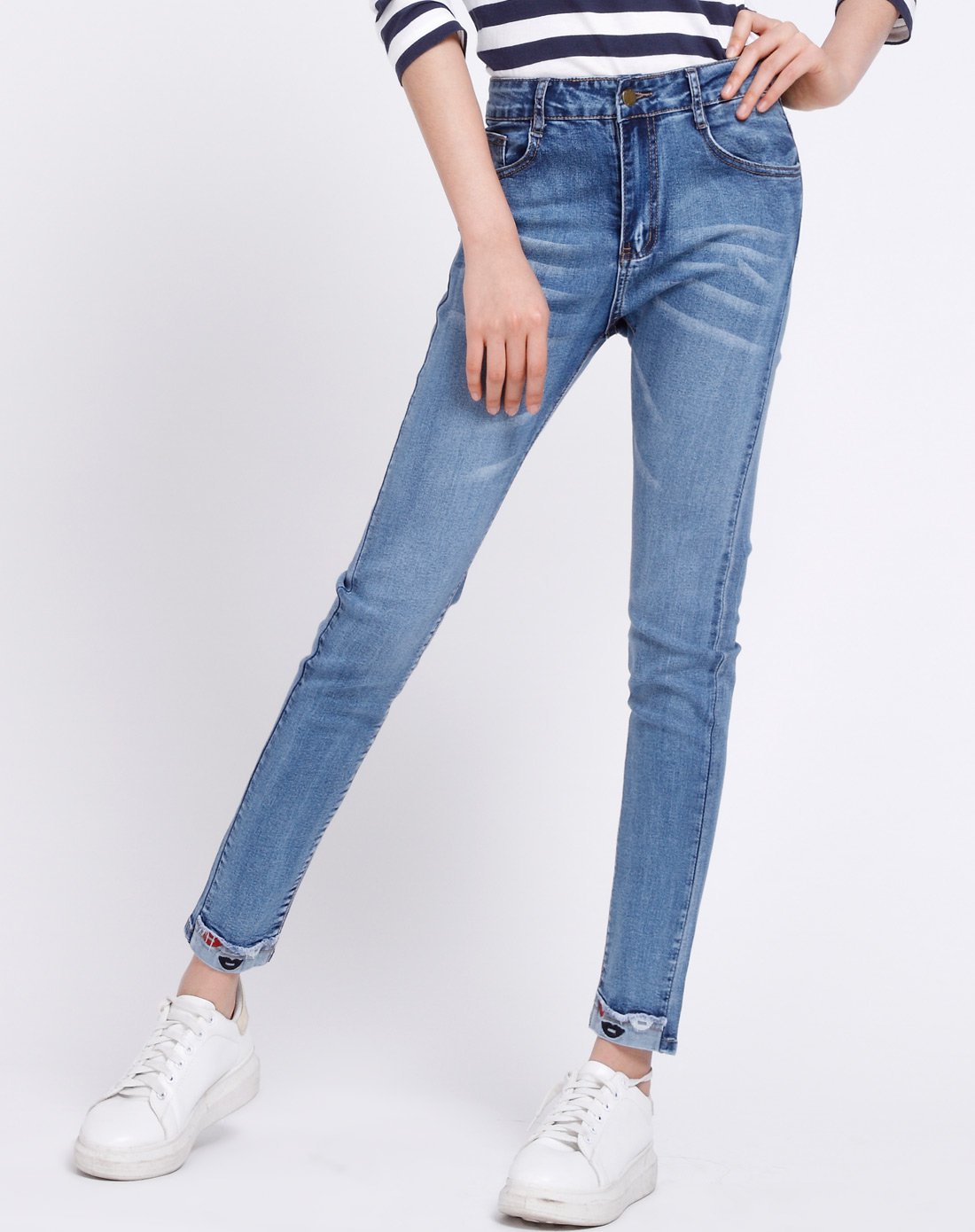 百圆裤业女款时尚翻边修身小脚牛仔裤