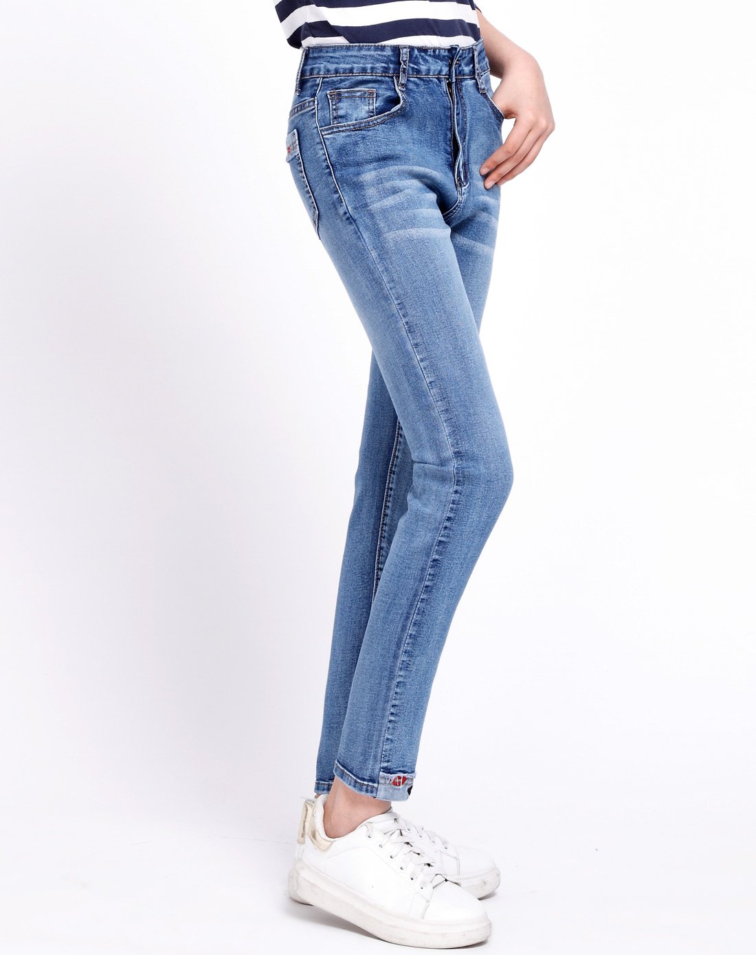 百圆裤业女款时尚翻边修身小脚牛仔裤