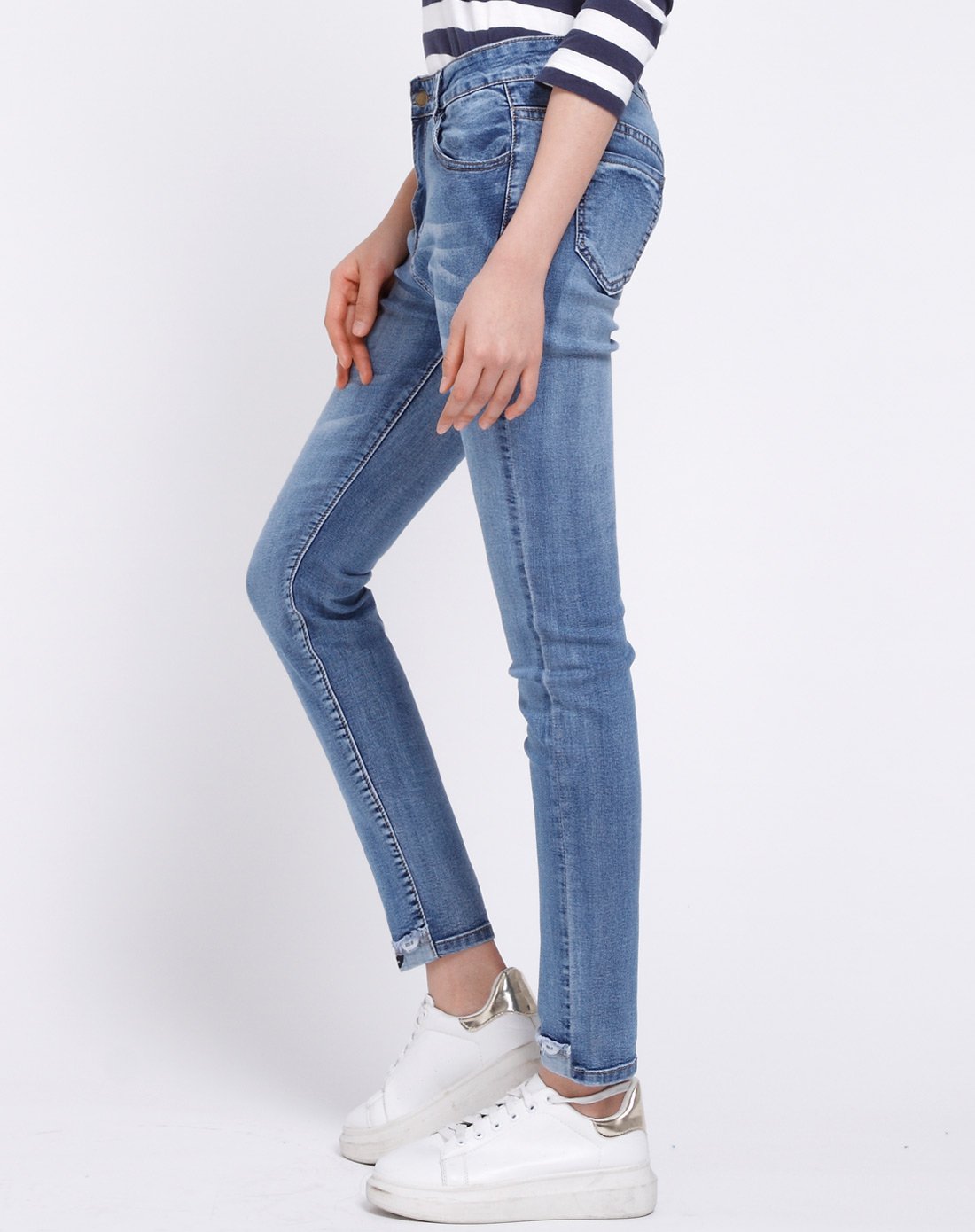 百圆裤业女款时尚翻边修身小脚牛仔裤