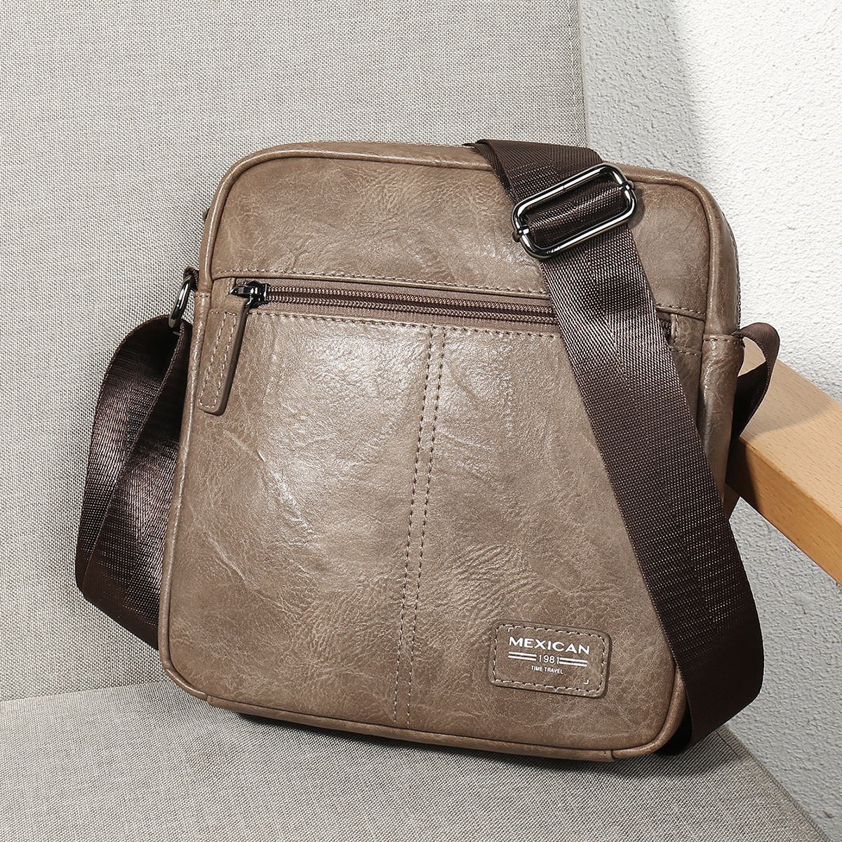 稻草人新品男包百搭运动背包胸包单肩包斜挎包男士包包