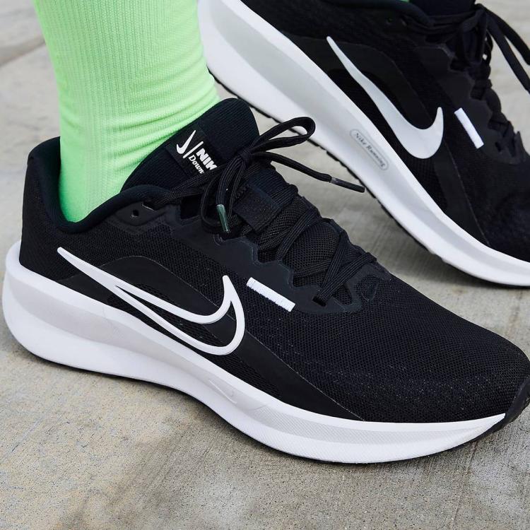 Nike Downshifter 13 女子跑步鞋