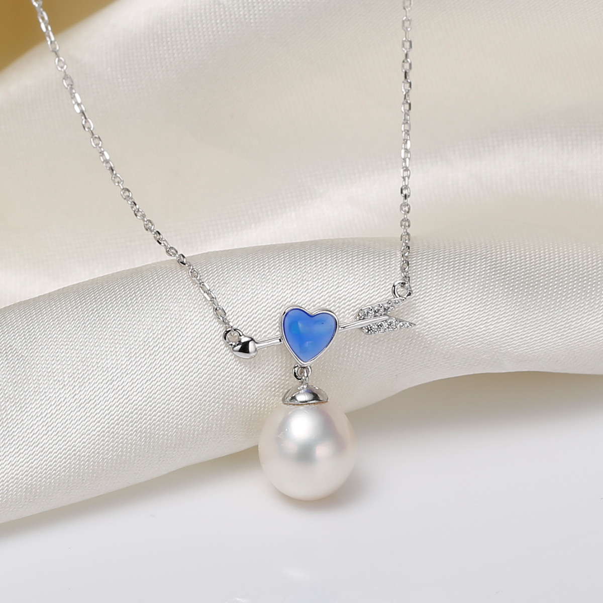 欧诗漫珠宝925银淡水珍珠项链丘比特 心恋