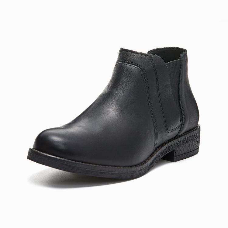 Clarks 其乐秋冬女靴英伦靴舒适套脚时尚百搭方跟时装女靴In Black