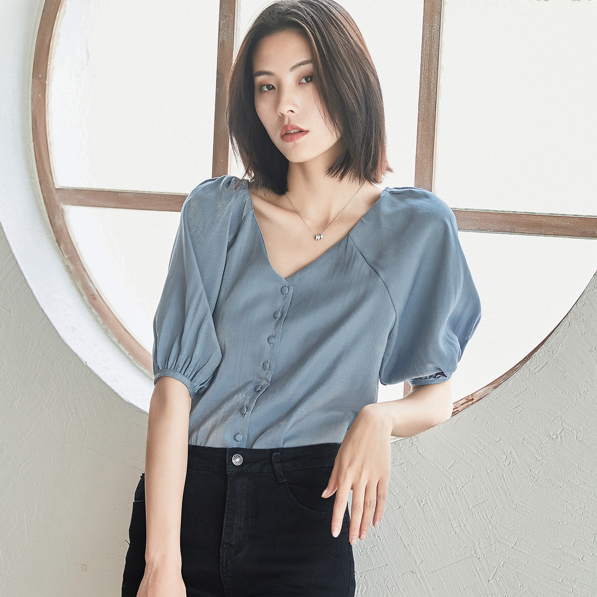 春夏新款v领泡泡袖桃心型领口五分缎面雪纺衫 女式t恤短袖女