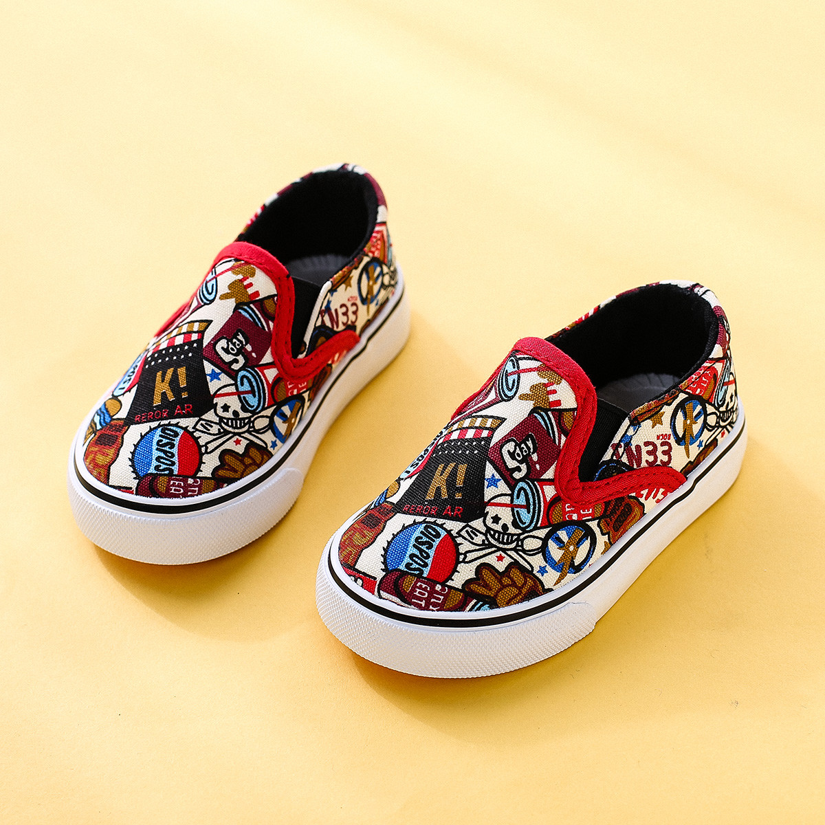 新品儿童鞋个性涂鸦卡通帆布鞋时尚一脚蹬休闲鞋