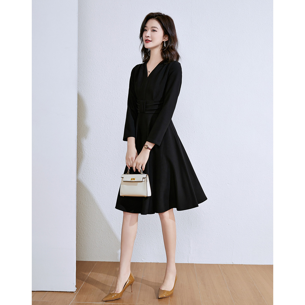 ������ �߼��м�Լְҵͨ�ڳ�������ȹ��������ְ������V��С��ȹŮ