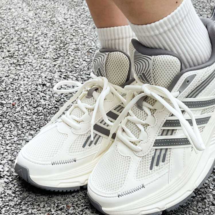 ޳룺adidas Ԫ ͸ĥ˶Ь 249Ԫ