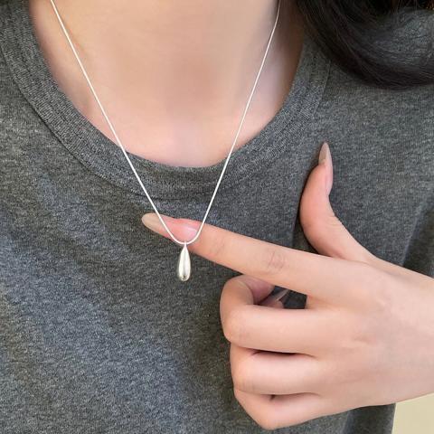 诺米美物 高级感抽拉光面水滴项链女冬季简约百搭长款毛衣链小众气质吊坠 图片 2