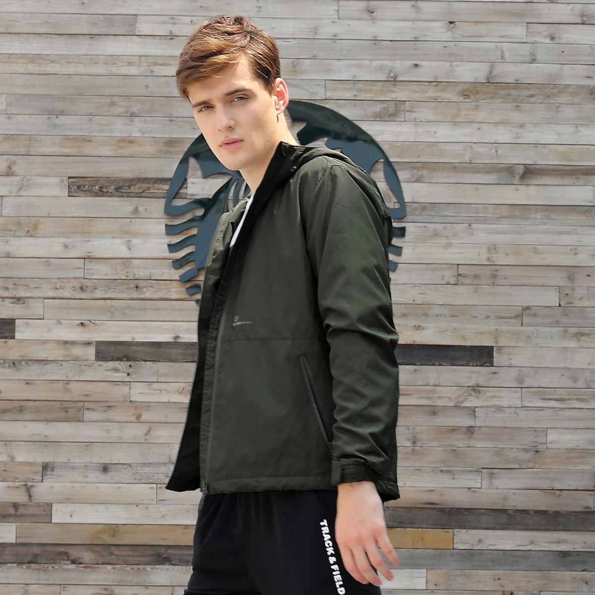 堡狮龙bossini 秋季新款男装休闲外套保暖连帽长袖风衣 990黑色 xxl