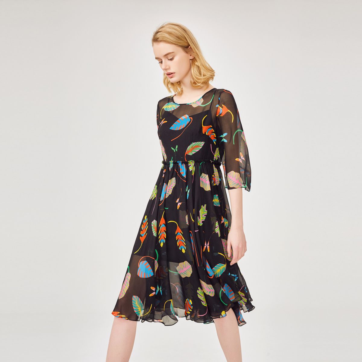 可可尼2019夏装新品女装时尚印花七分袖中长款连衣裙