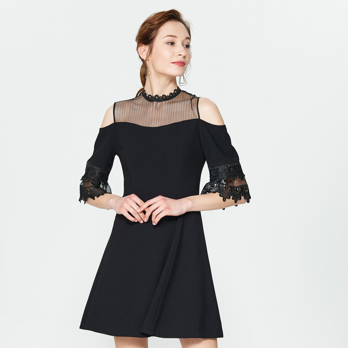 恩曼琳19春新花边圆领露肩网纱花边袖a字裙女连衣裙