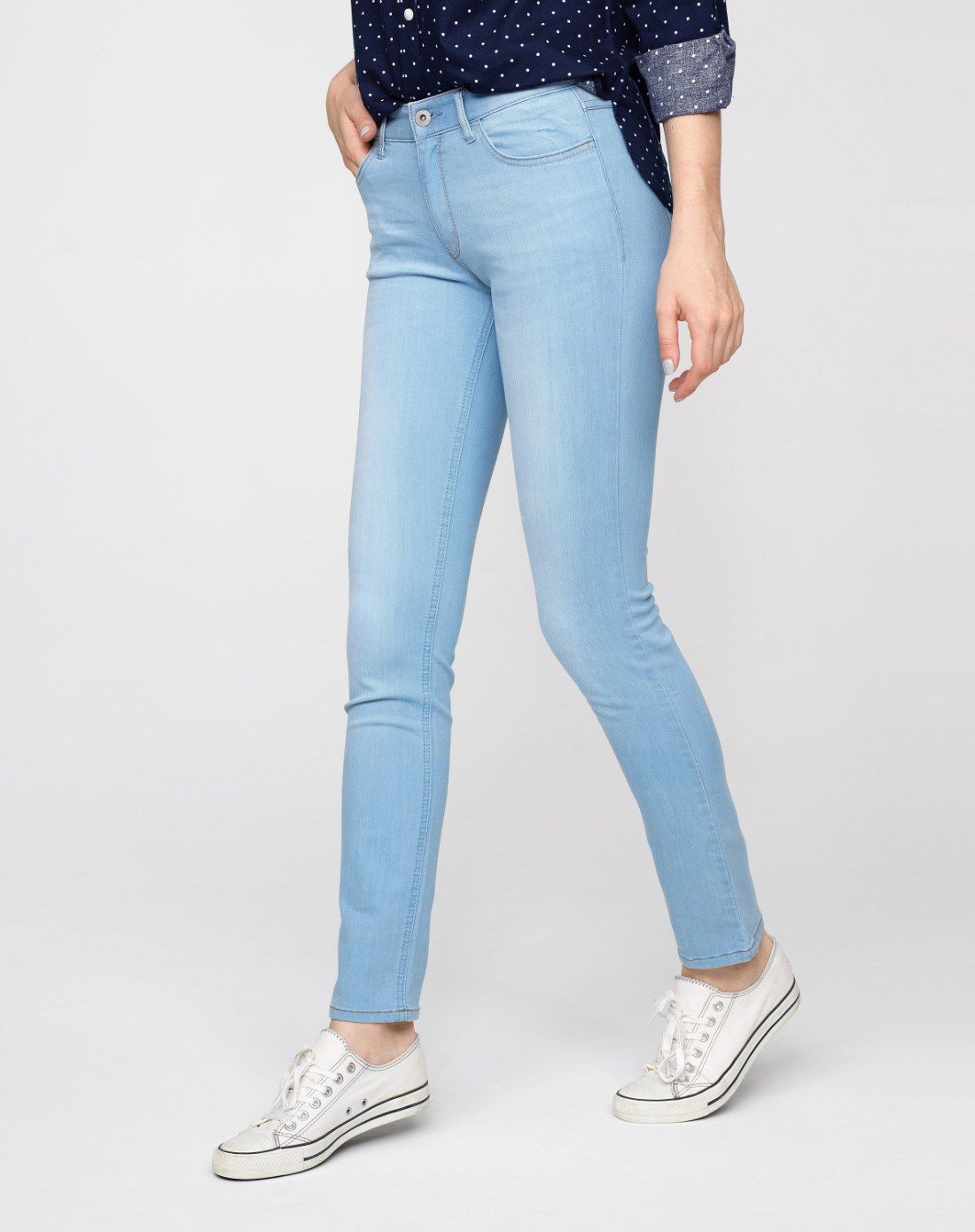 浅蓝色 时尚弹力修身直筒牛仔裤