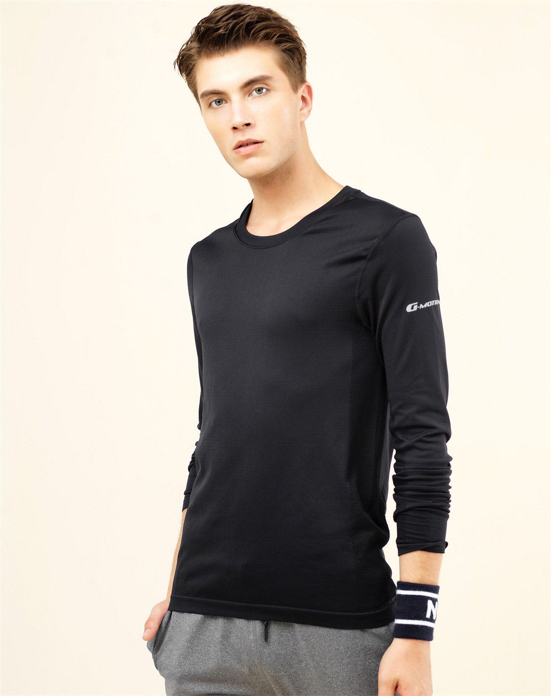 佐丹奴 标志黑色 coolmax酷爽无缝圆领运动长袖t恤男士