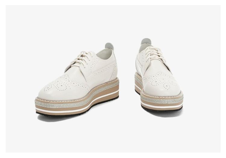 百丽松糕鞋2018秋专柜新牛皮革雕花布洛克鞋女单鞋白色