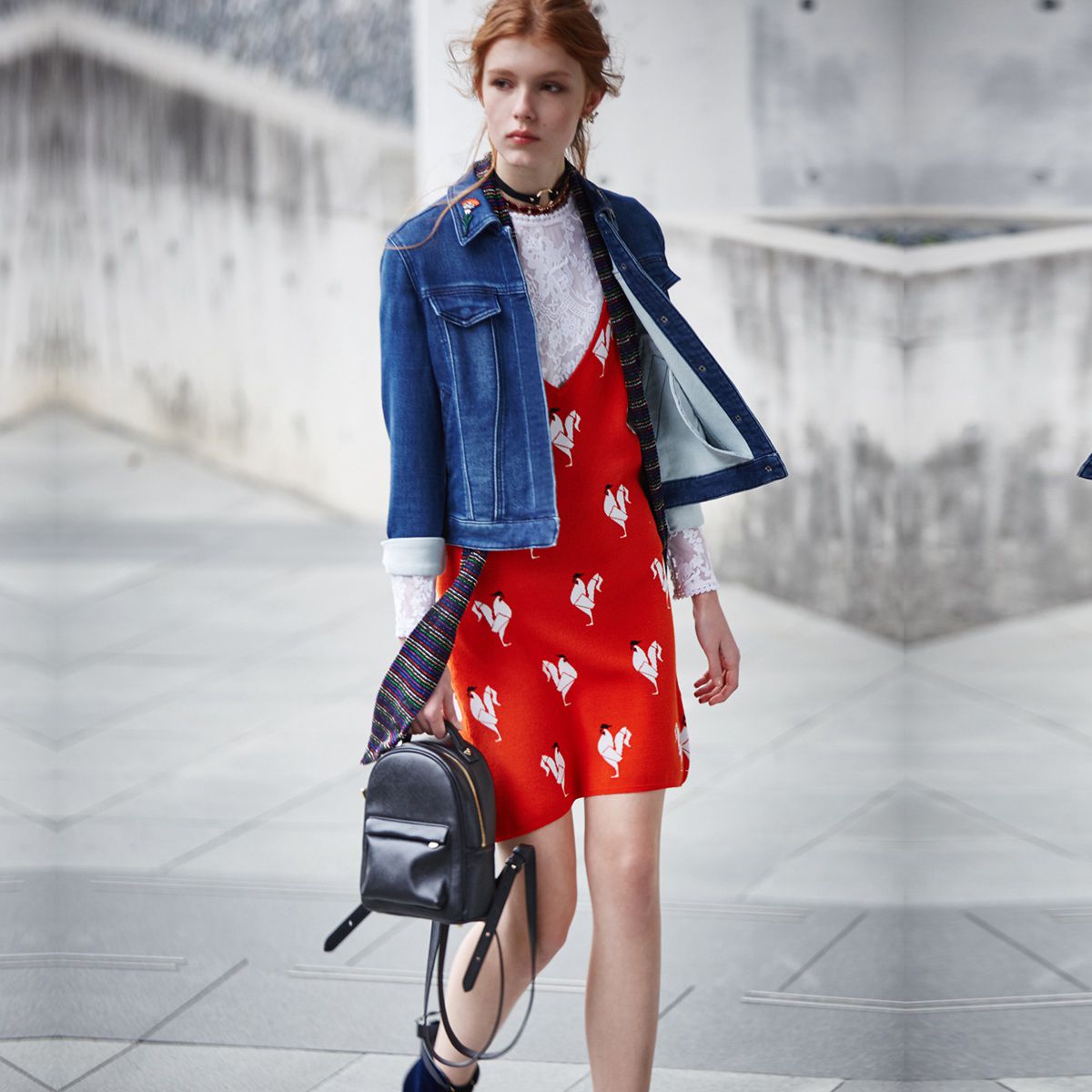 ochirly欧时力新女装摩登v领撞色图案慵懒风吊带连衣裙1jy1030900