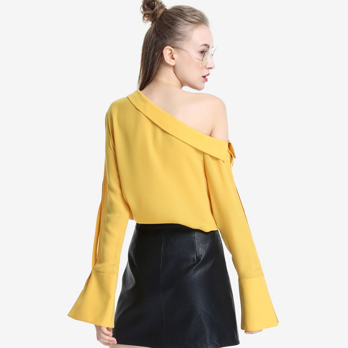 ochirly欧时力新女装优雅性感斜肩开叉喇叭袖长袖衬衫1jy3012430