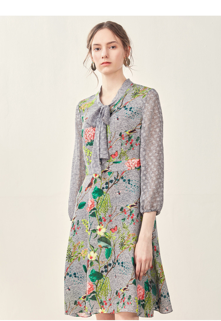 恩裳蝴蝶结领立体印花中长款a字连衣裙2019新款女装春装