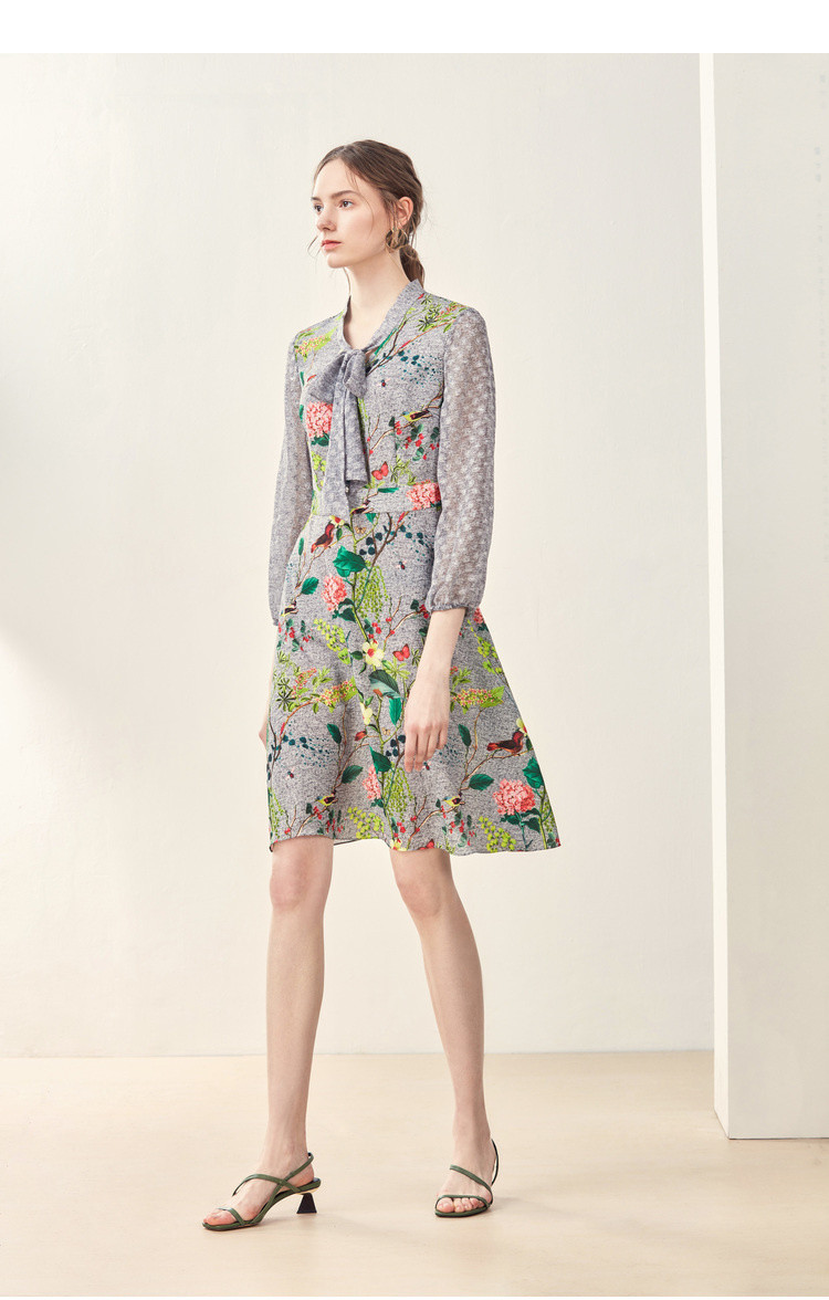 恩裳蝴蝶结领立体印花中长款a字连衣裙2019新款女装春装