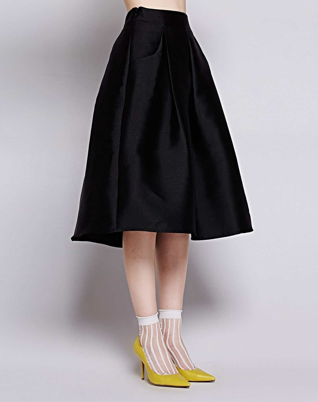 黑色高腰立裁褶裥纯色伞裙半身裙