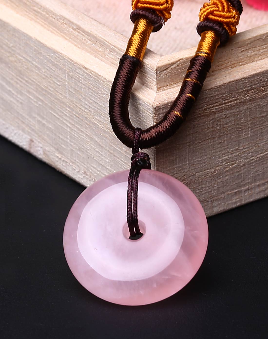 马达加斯加天然粉水晶小平安扣吊坠