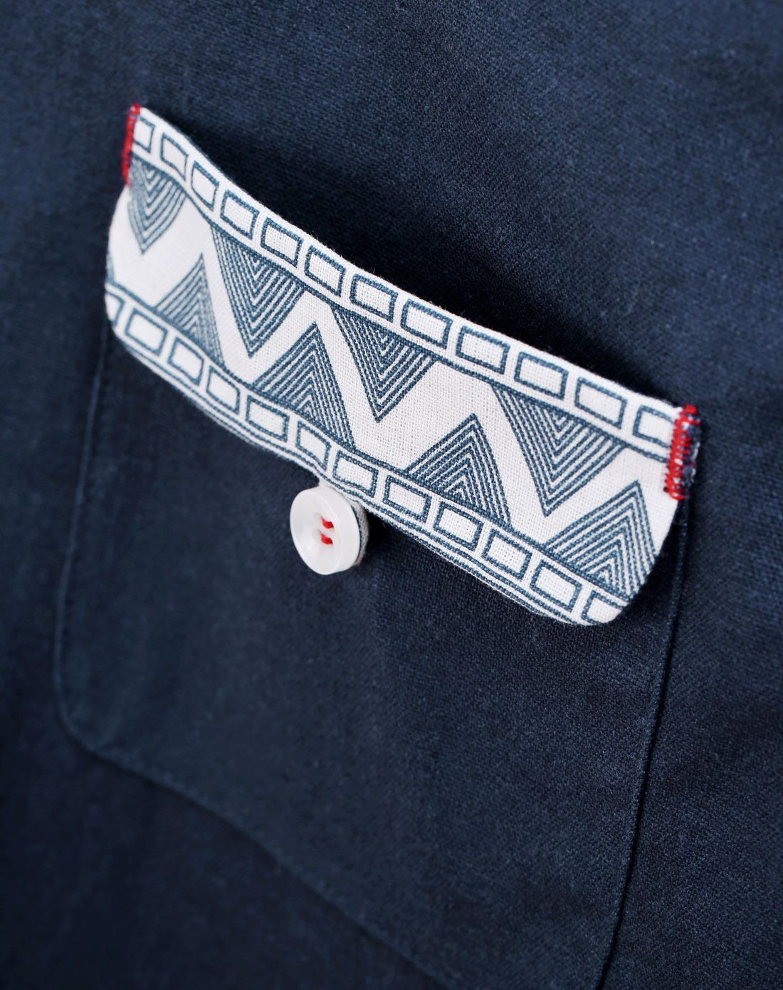 冷咖 素色拼接口袋绣花衬衫