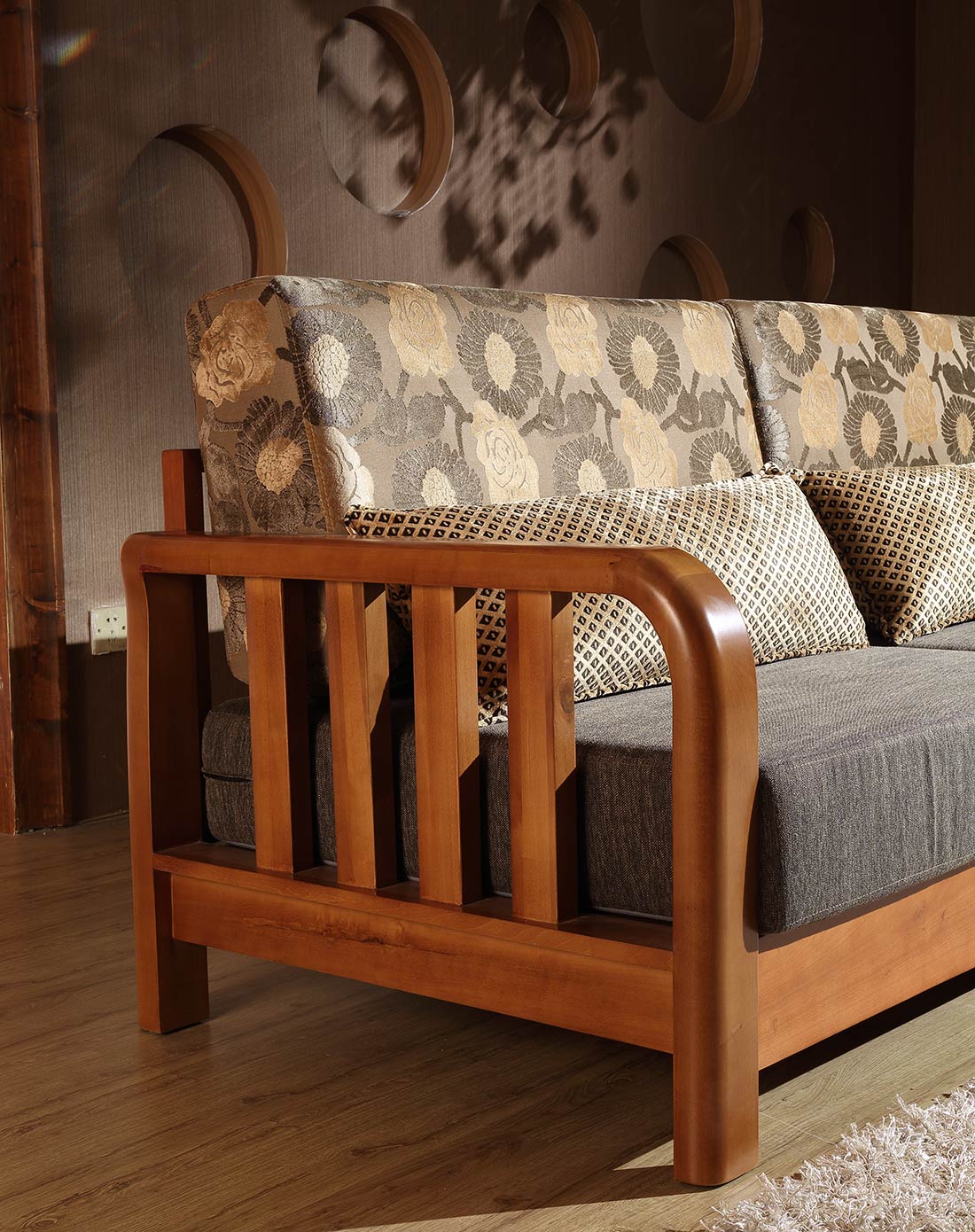 现代简约金胡桃色木框架沙发