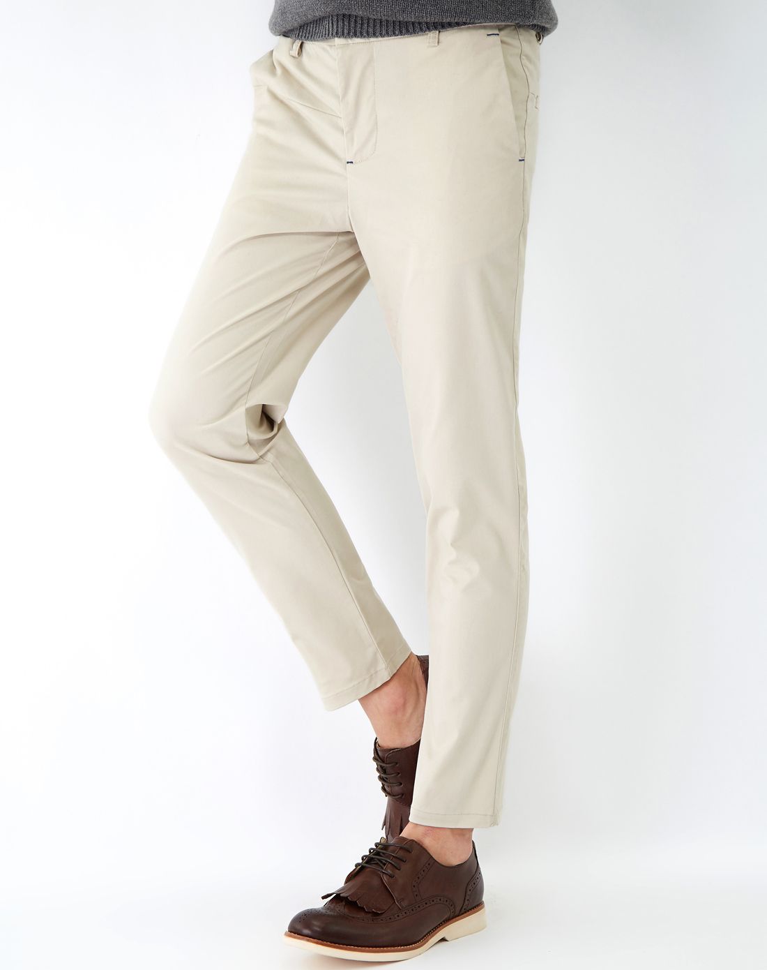 男款象牙色休闲九分裤