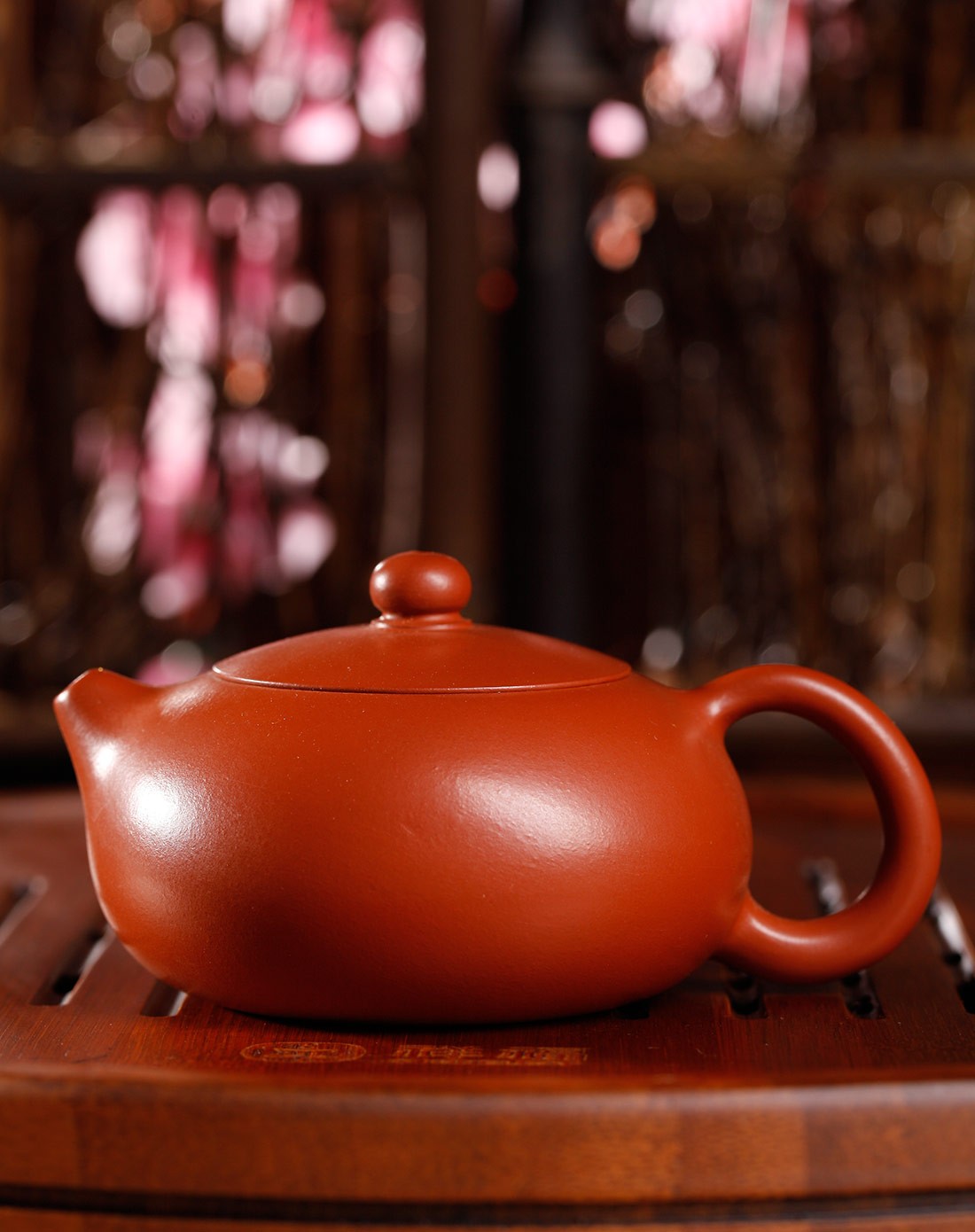 单芳-朱泥扁西施紫砂壶 优雅动人