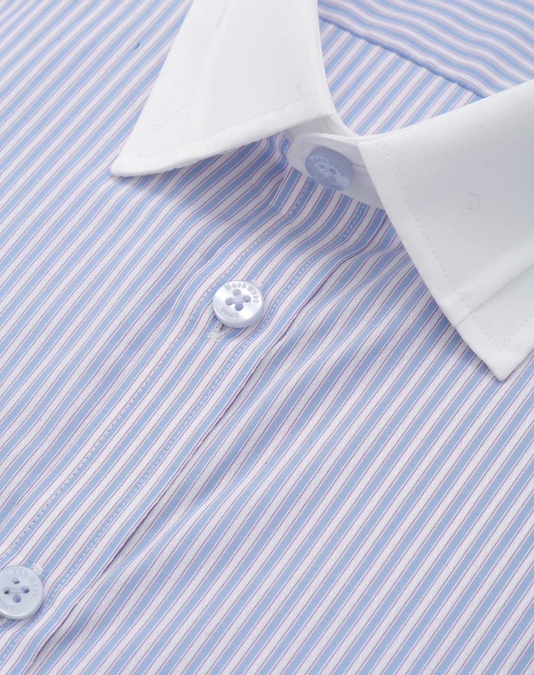 淡蓝色条纹白色异色领正装衬衫