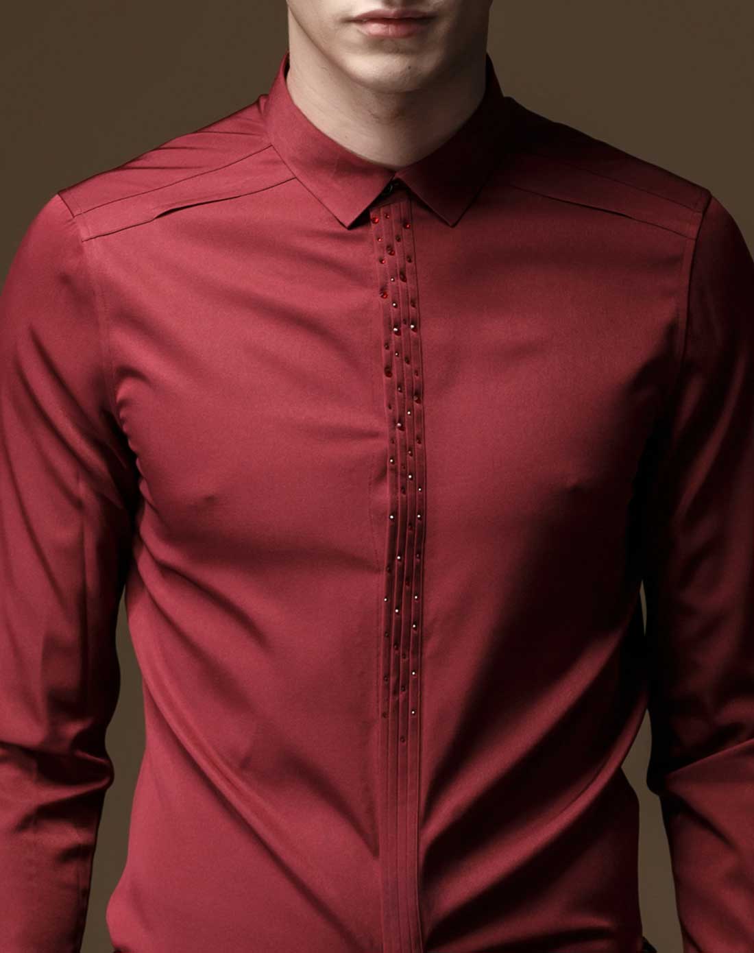 酒红色时尚修身微领纯色长袖衬衫