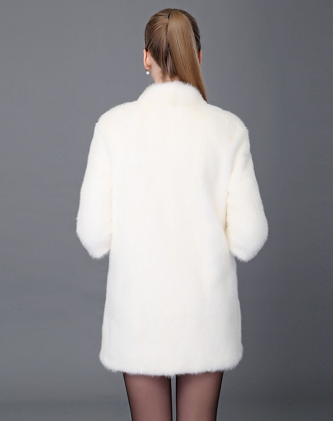 女款白色时尚潮流长西服款水貂毛皮草