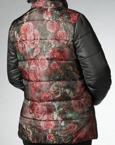 黑色时尚立领大花外套