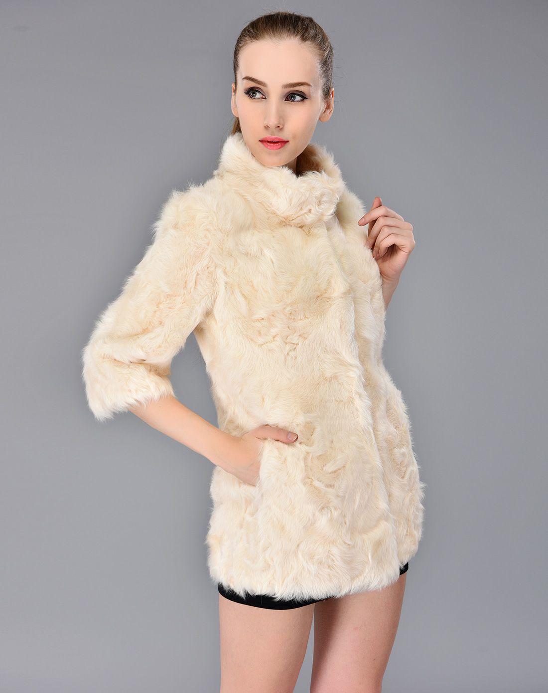 女款米色温暖中袖羊毛皮草