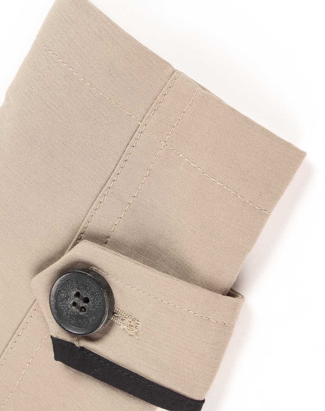 浅卡其色收腰连帽棉风衣