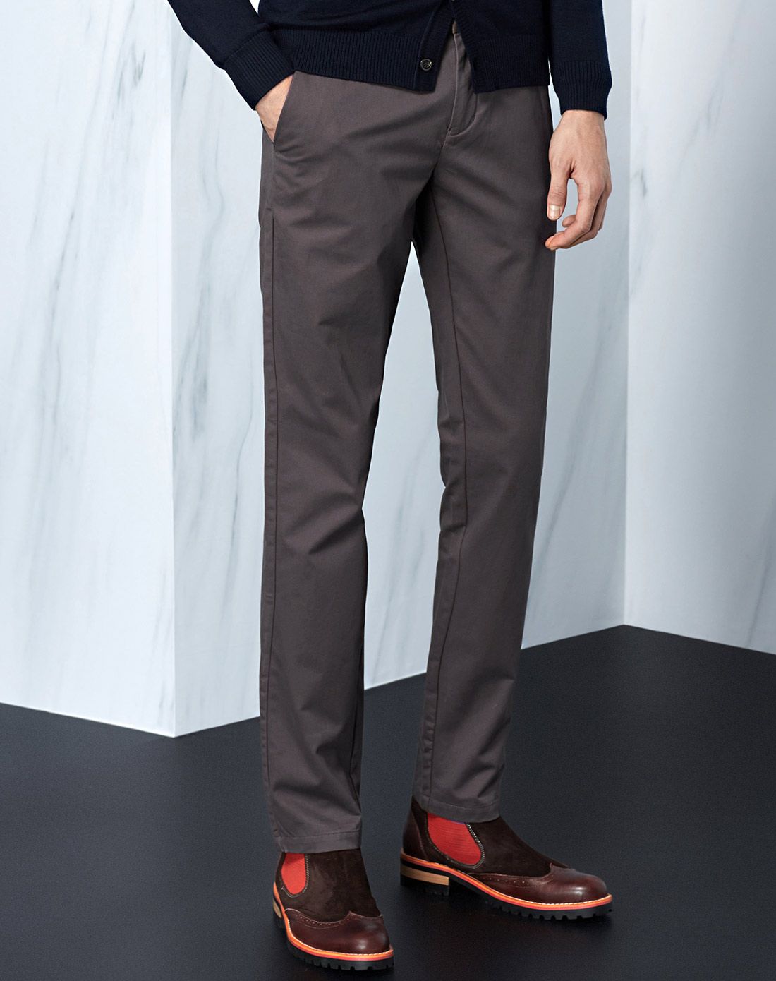 男款咖啡色休闲长裤