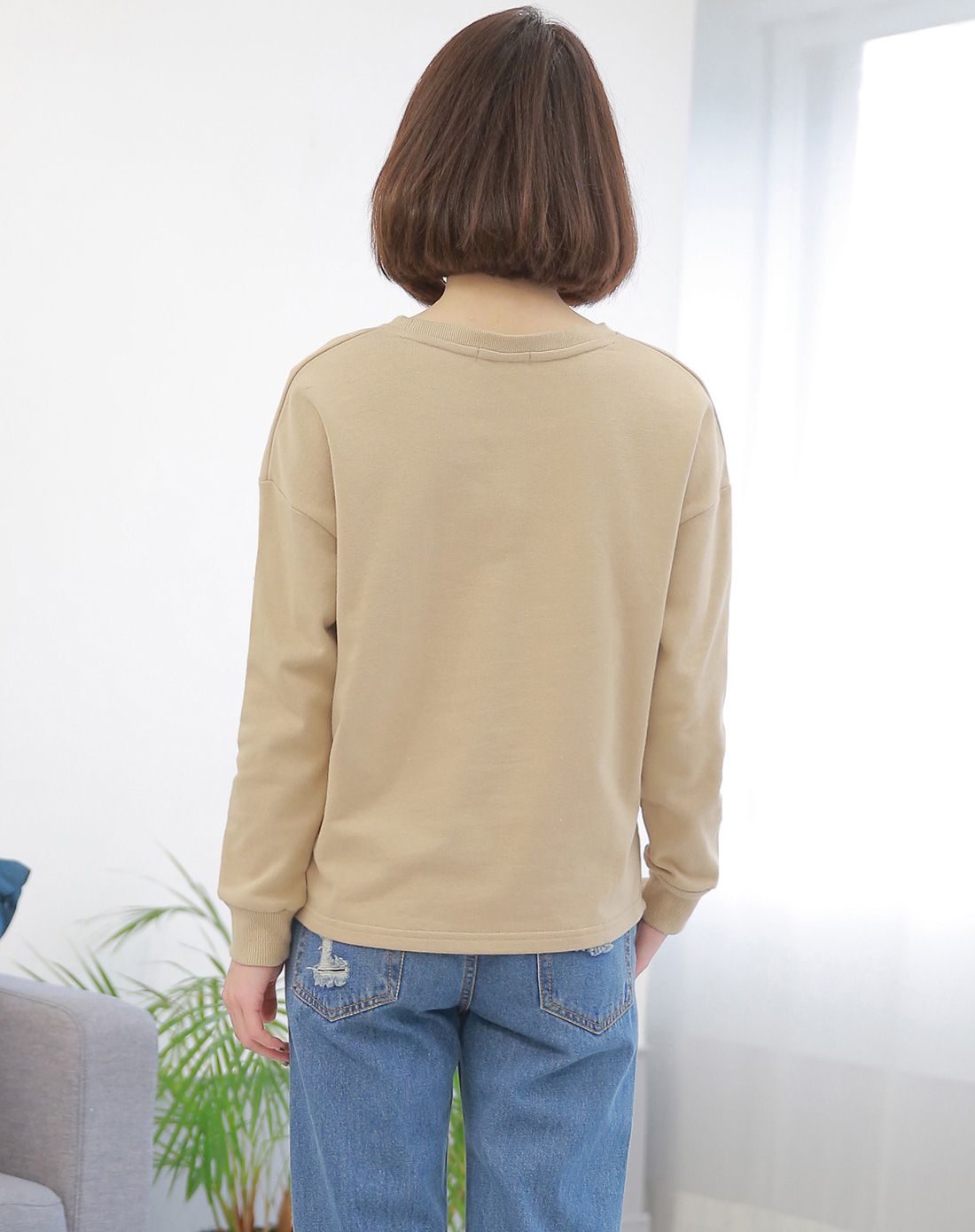 浅卡其色长袖卫衣