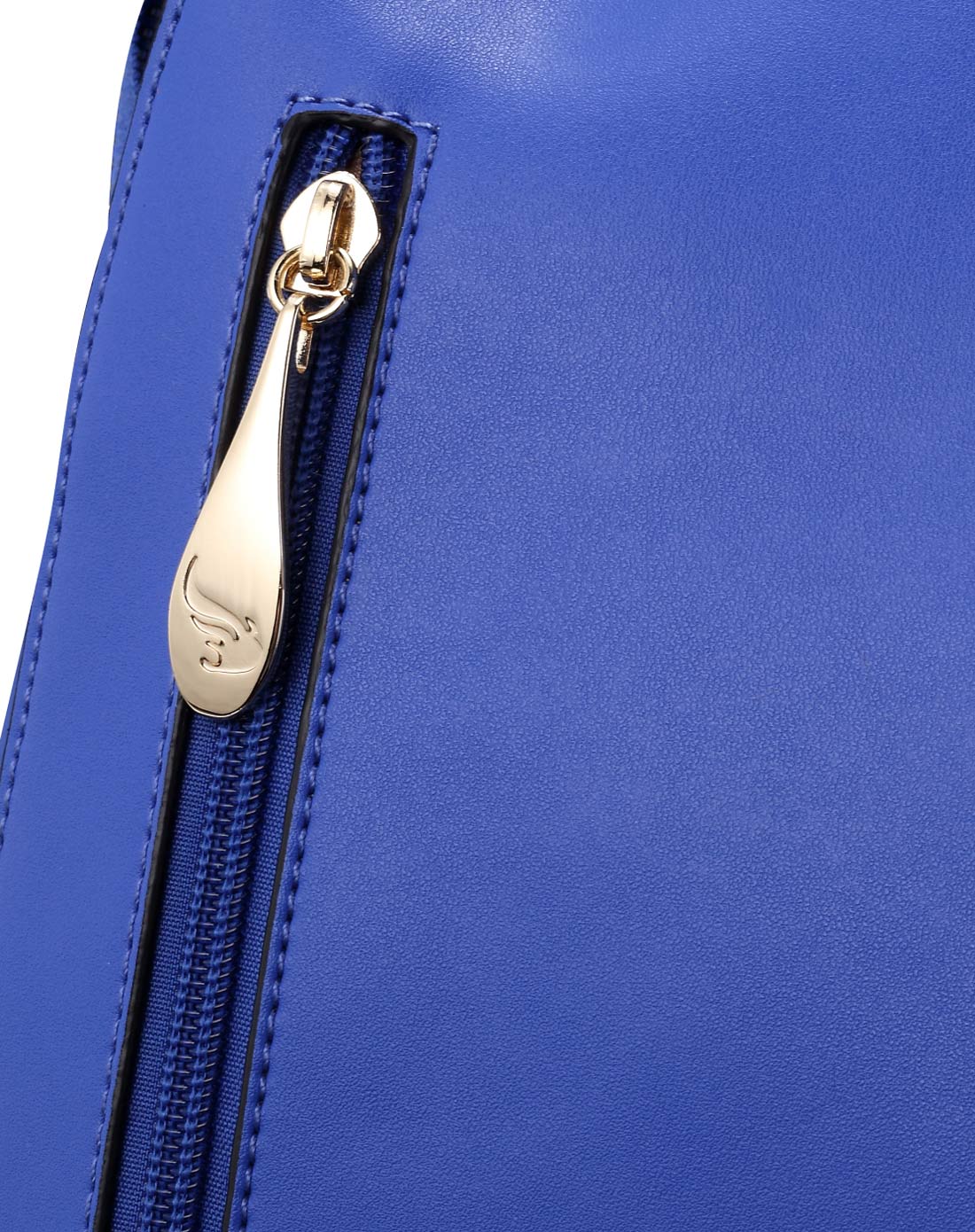 浅宝蓝色时尚饰带休闲双肩背包